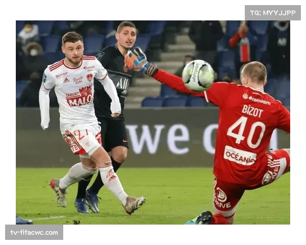 摩纳哥高强度中场逼抢战术 迫使对手失误转化为快速反击机会